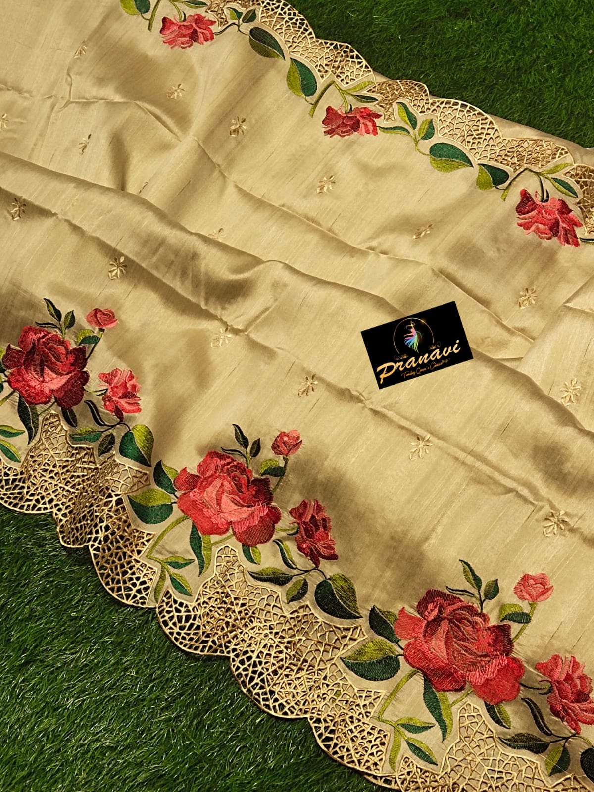 Buy Latest Embroidery Sarees Online in India | Taneira