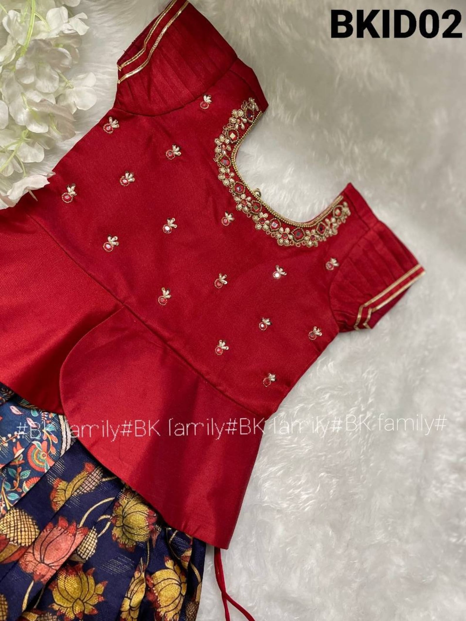Online Rajputi Poshaks, Dress, Suits, Chiffon Sarees - Latest – YUVTI by  Bhupendra Singh