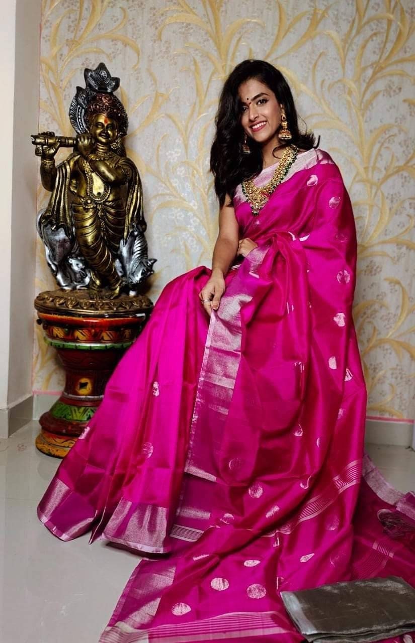 HOW TO STYLE ORGANZA SAREE FOR A SUMMER WEDDING – Singhania's