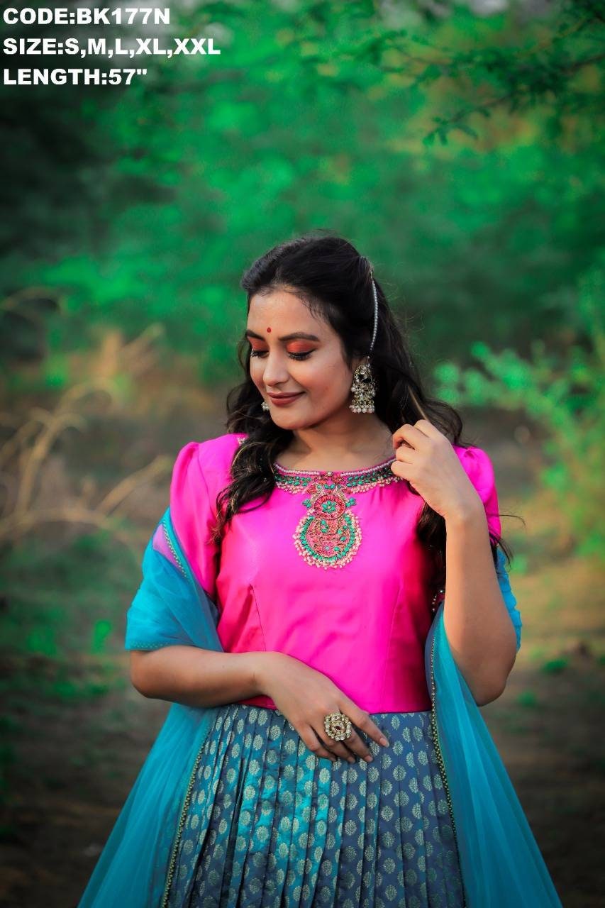 Girl Dressed Traditional Kashmiri Dress Poses Editorial Stock Photo - Stock  Image | Shutterstock Editorial